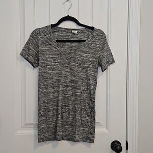 🩴Dark Grey VS Pink V Neck shirt Size XS